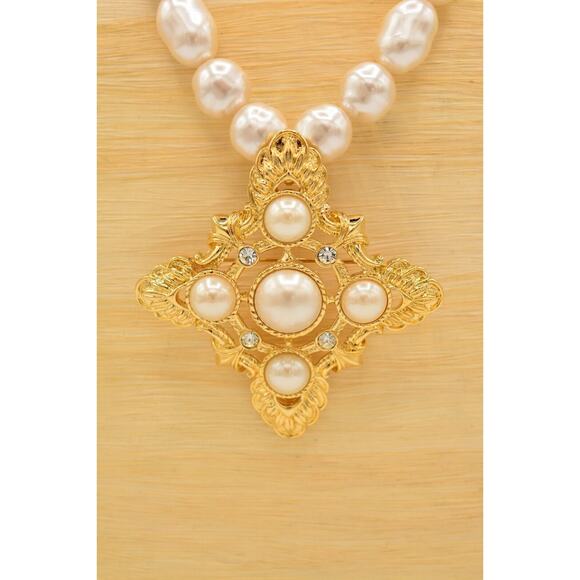 KJL Avon Necklace Maltese Cross Cabochon Pearl Beaded Gold Crystal Signed Bin3B - Picture 7 of 12
